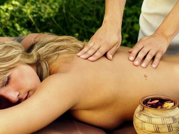 Massage im Wellnessbereich
